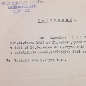 Potvrzení o práci vychovatele v prázdninové osadě Péče o mládež (1942)