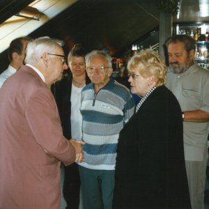 Setkání kolegů z gymnázia – Jakub Hřebačka, Miroslav Olič, Jaromír Žák, vpředu Dagmar Žáková