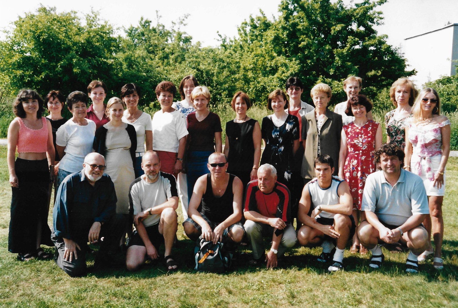 Společná fotografie učitelů - červen 2003